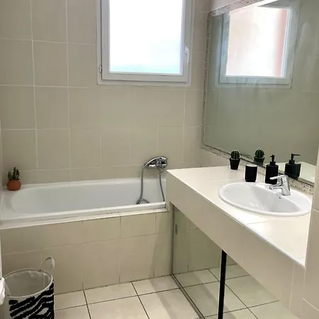 Studio With Swimming Pool Next To The Beach Apartment