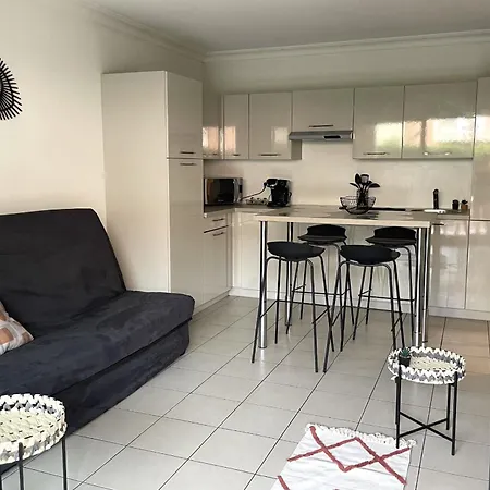 Studio With Swimming Pool Next To The Beach Apartment *